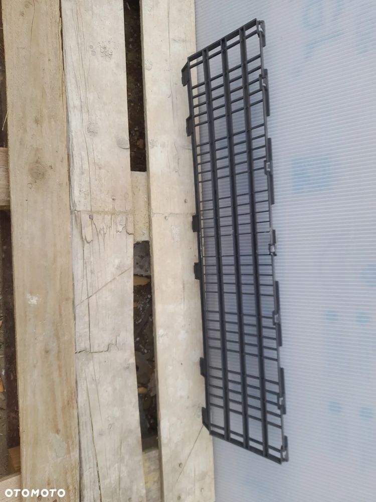 RENAULT CLIO III GT RS KRATKA ŚRODKOWA ZDERZAK PRZÓD - 2