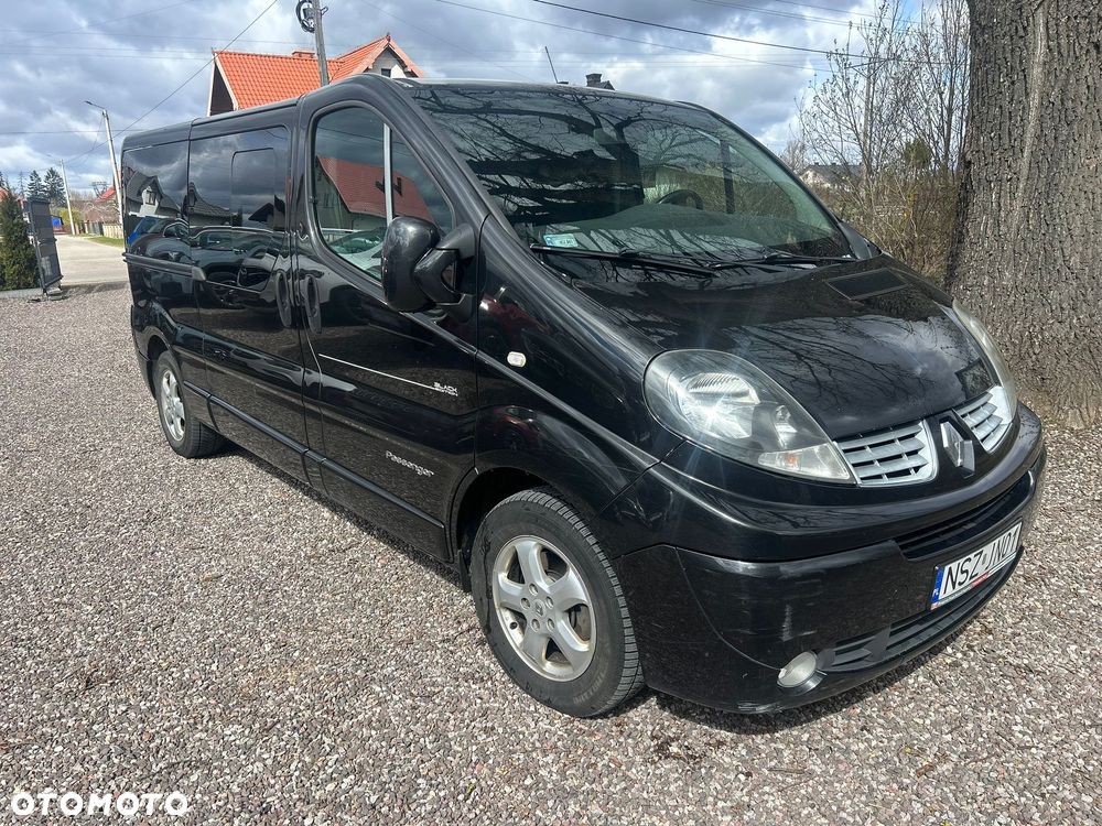 Renault Trafic Grand Passenger Black Edition - 4