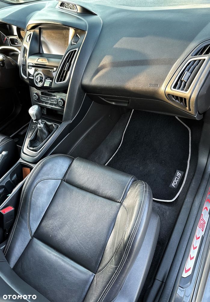 Ford Focus 2.0 EcoBoost ST - 39