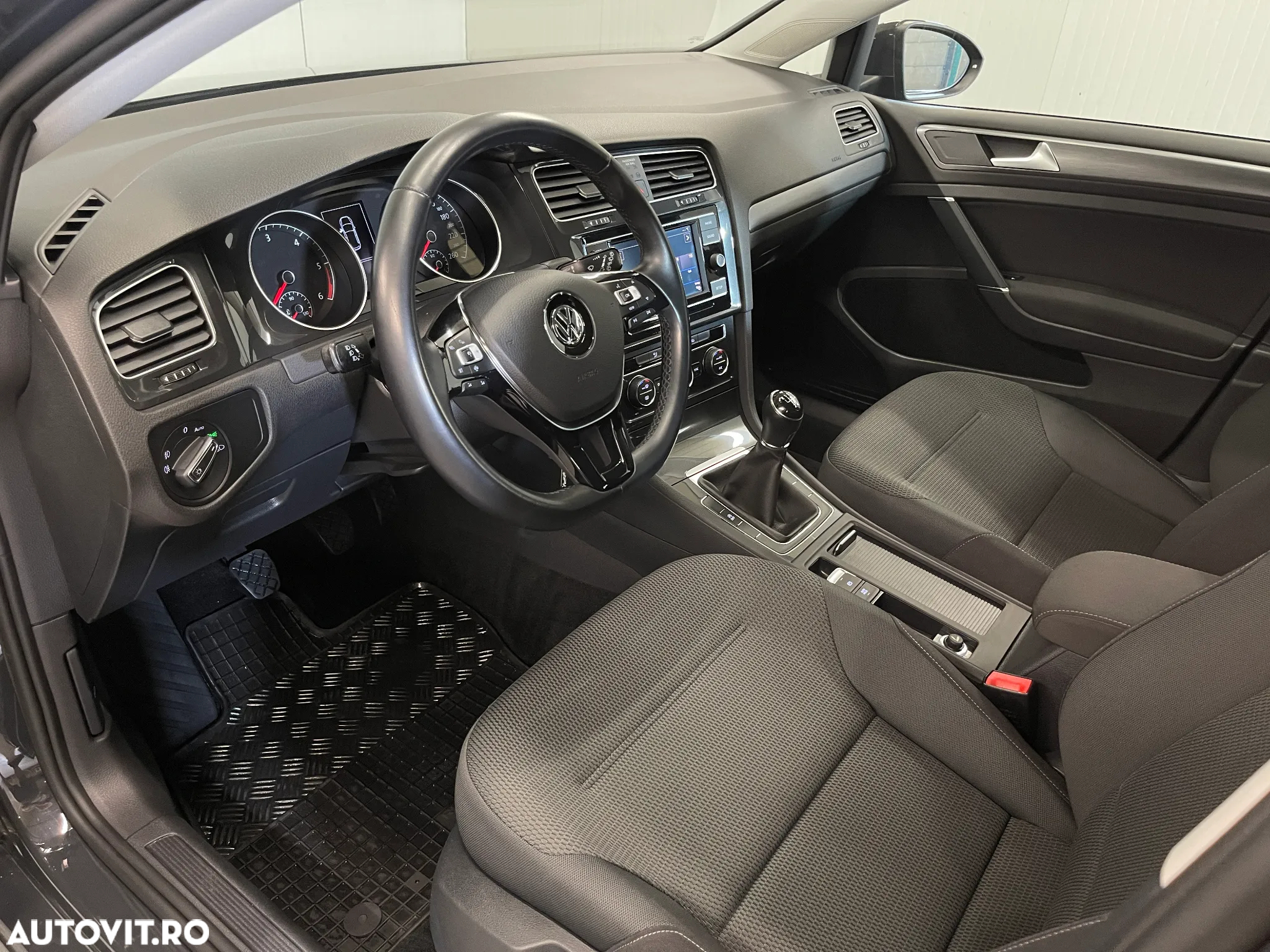 Volkswagen Golf 1.6 TDI Comfortline - 5
