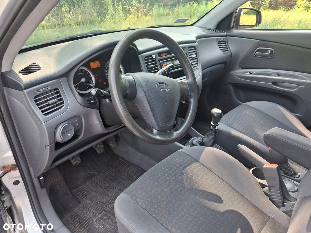 Kia Rio 1.4 Family + - 11