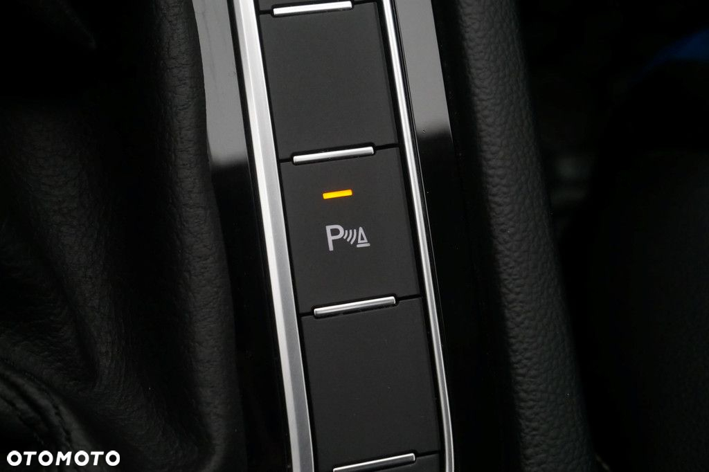 Volkswagen Passat 2.0 TDI Elegance DSG - 20