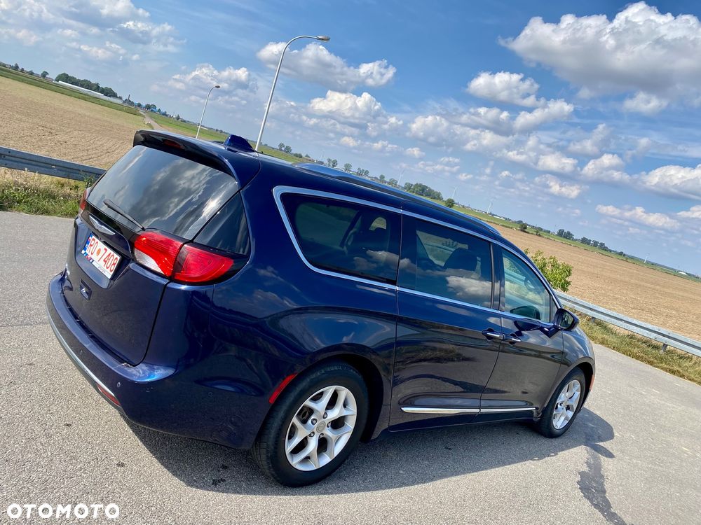 Chrysler Pacifica - 5