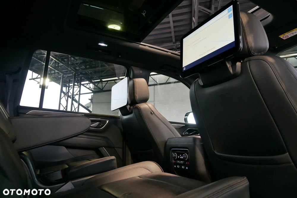 Chevrolet Suburban - 26