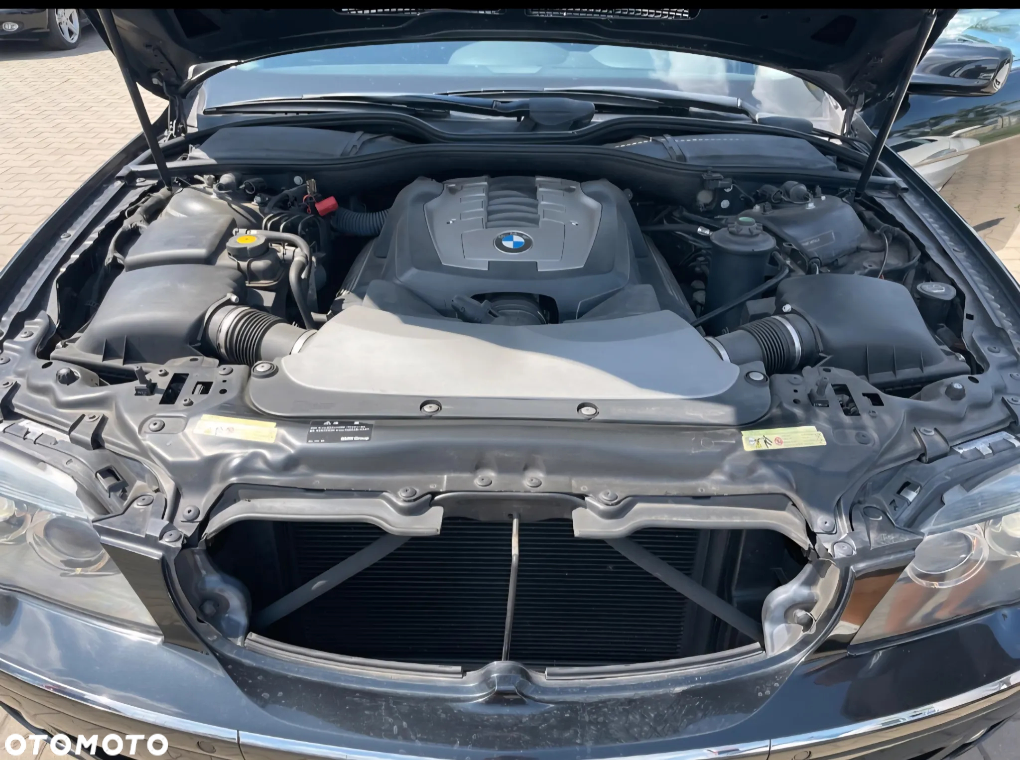 BMW Seria 7 750i - 16