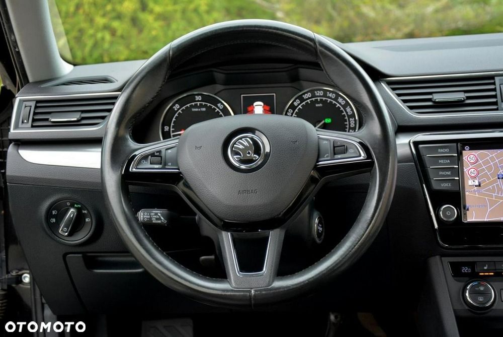Skoda Superb 2.0 TDI DSG Premium Edition - 23