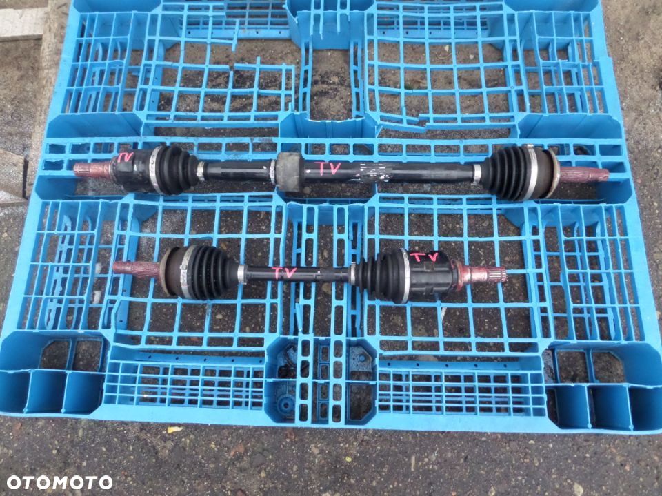 TOYOTA VERSO LIFT 1.8 B 14-17 PÓŁOŚ PRAWA DŁUGA MANUAL - 1