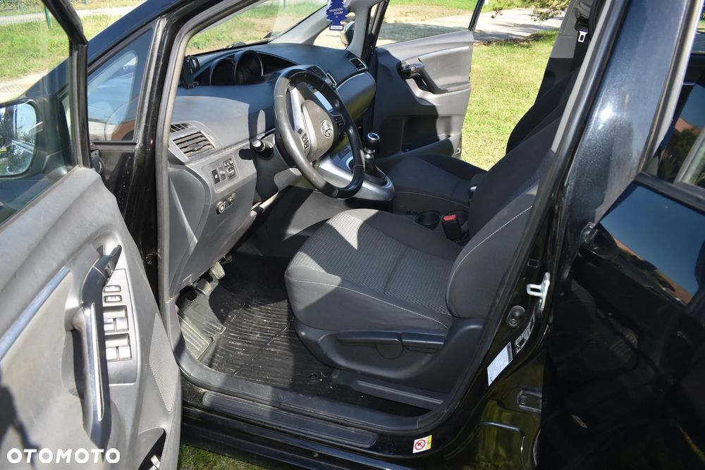 Toyota Verso 1.8 Premium 7os - 24