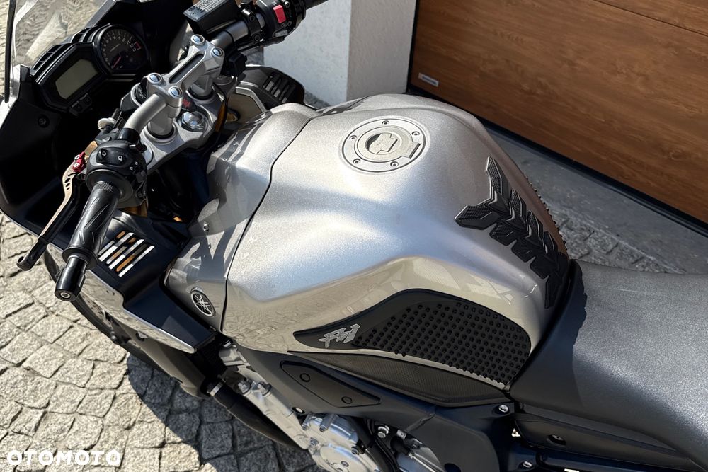 Yamaha FZ - 22
