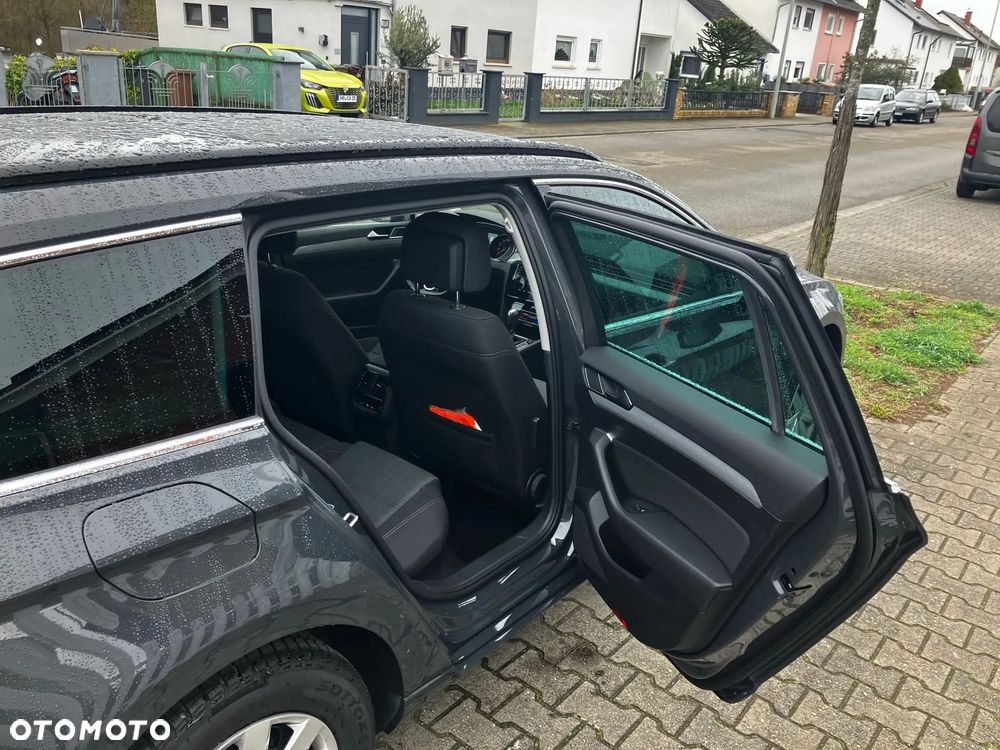 Volkswagen Passat - 11