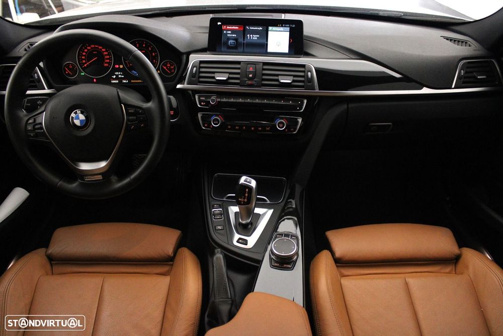 BMW 330 e iPerformance Line Sport — fotografia 8