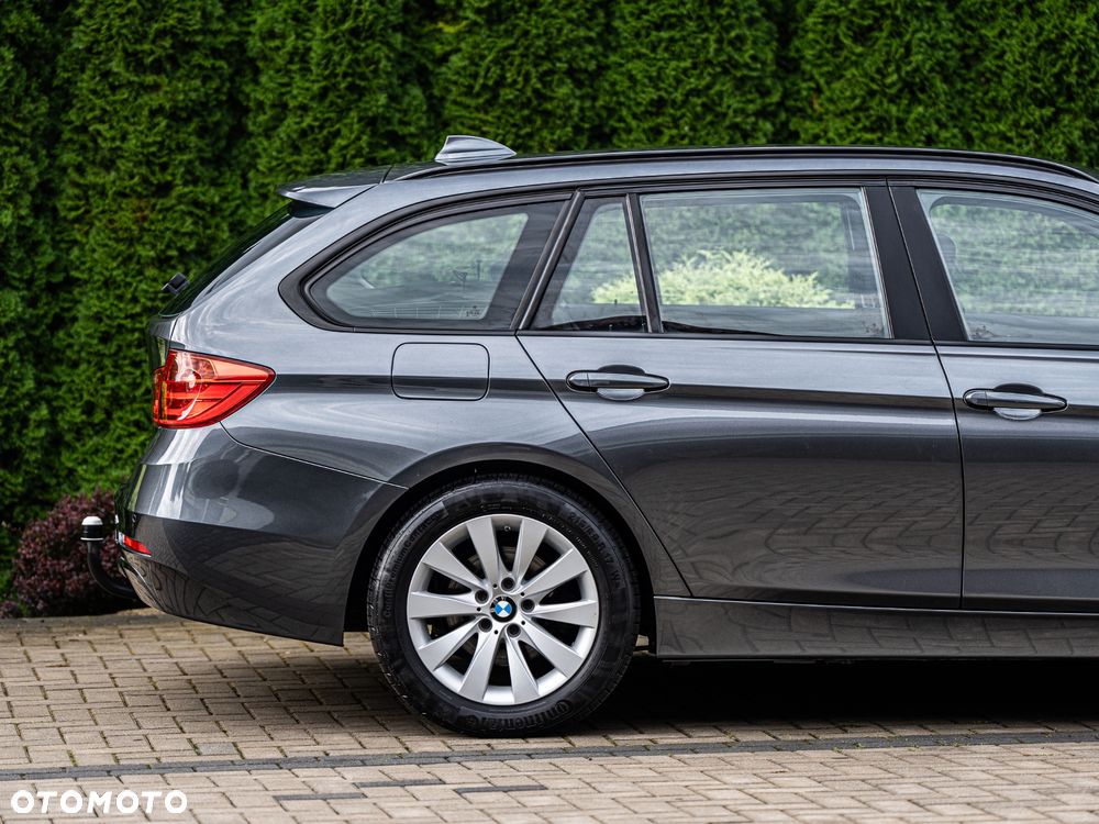BMW Seria 3 318d Touring Luxury Line - 7