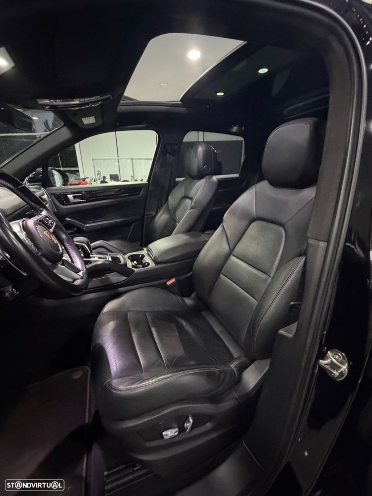 Porsche Cayenne - 22
