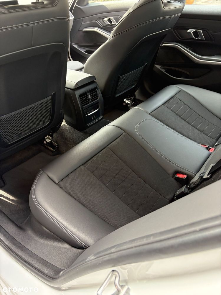 BMW Seria 3 318i - 11