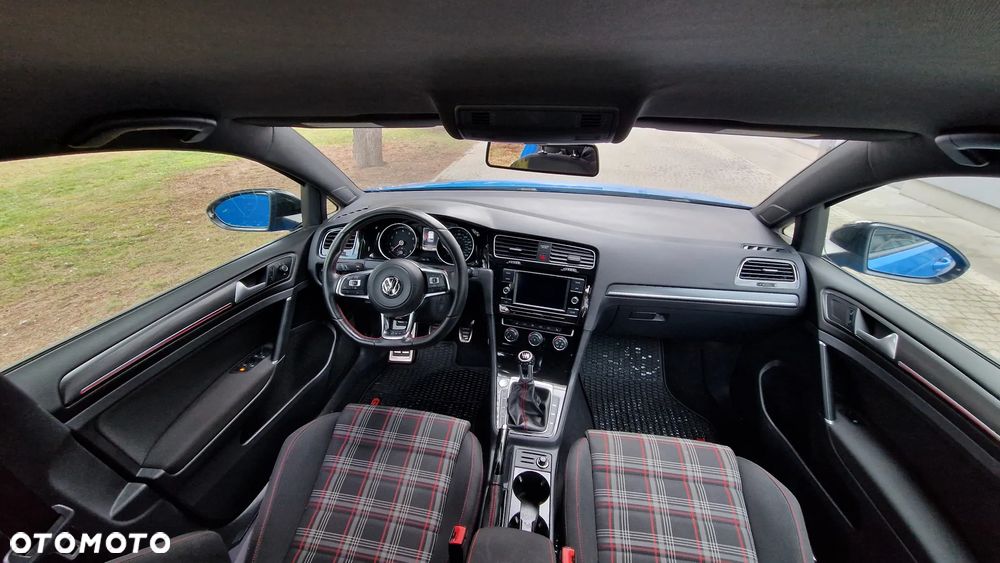 Volkswagen Golf - 31