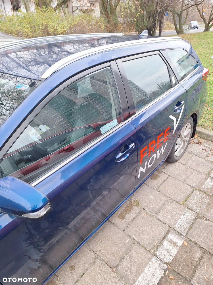 Toyota Auris Hybrid 135 Premium - 6