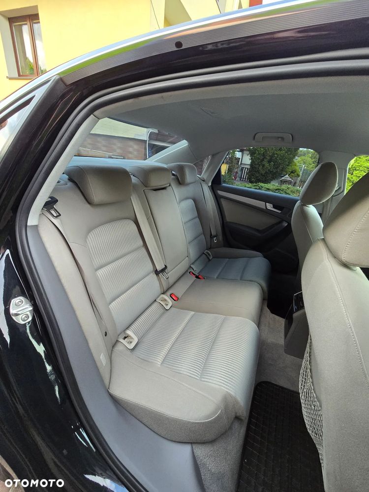 Audi A4 Limousine - 8