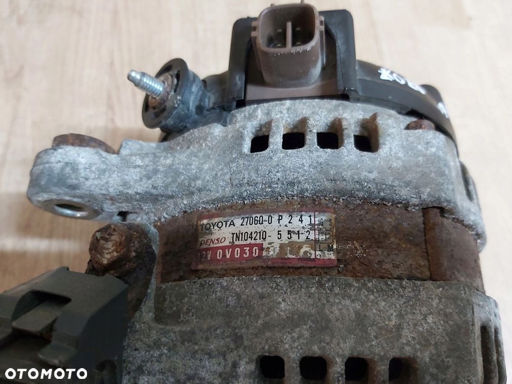 TOYOTA SIENNA 3,5 v6 alternator Lexus Avalon rav4 - 4