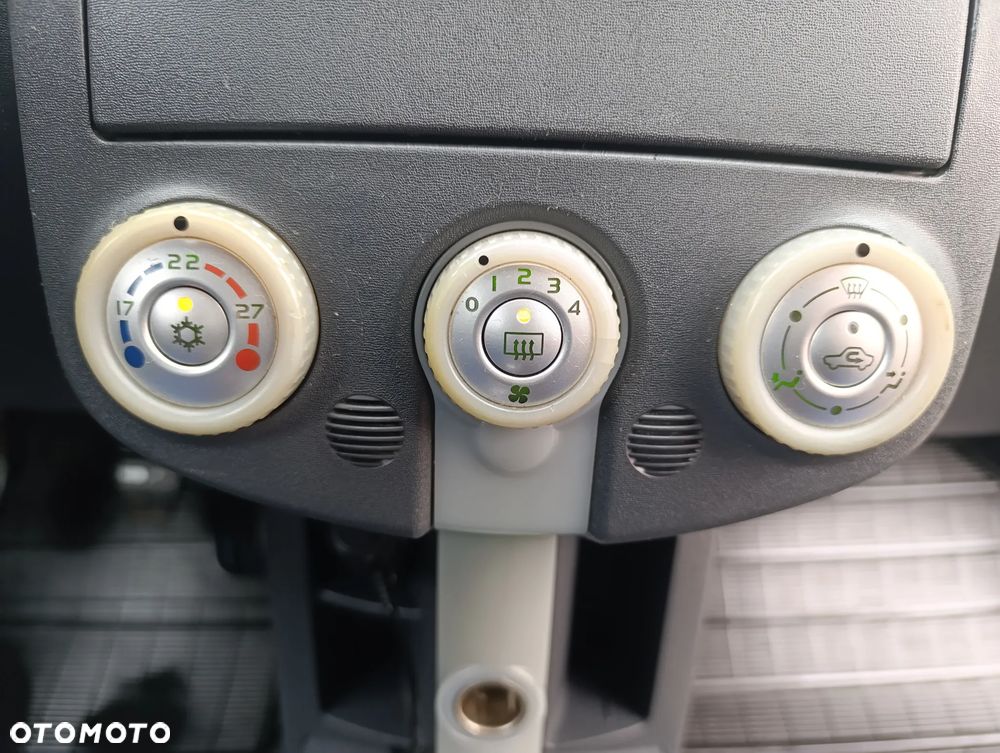 Mitsubishi Colt - 24