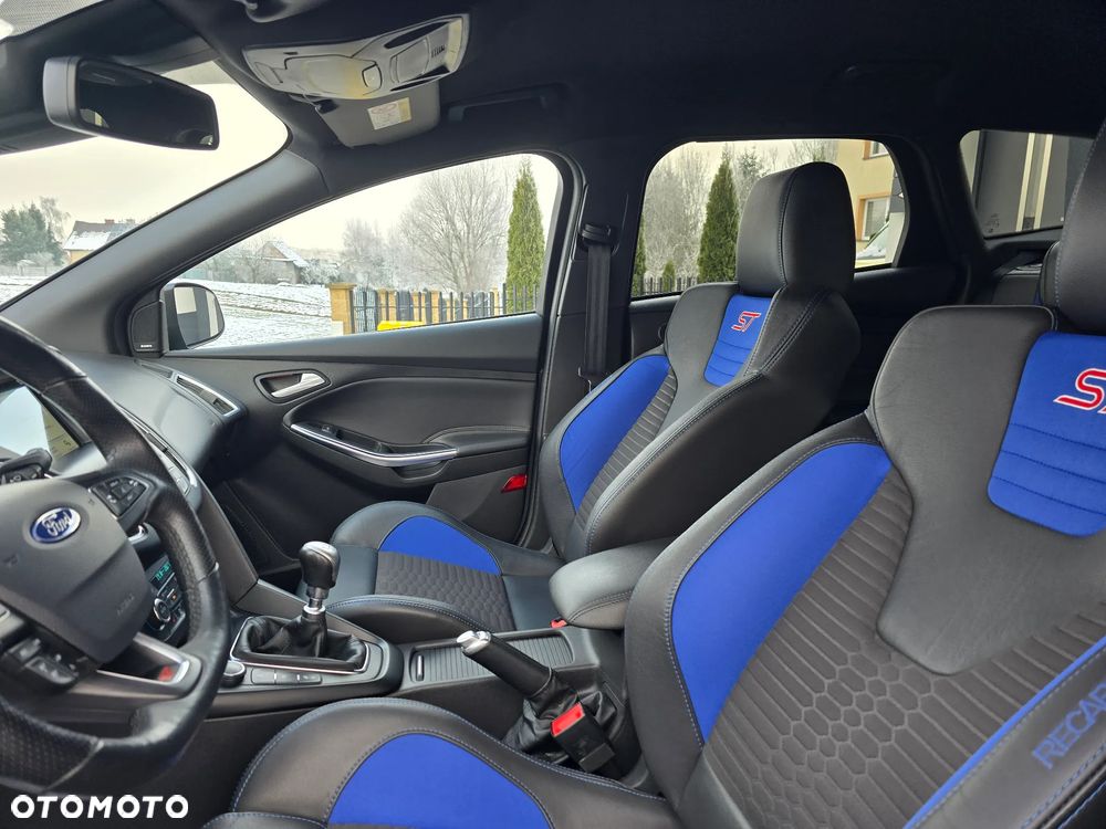 Ford Focus 2.0 EcoBoost ST mit Leder-Sport-Paket - 16