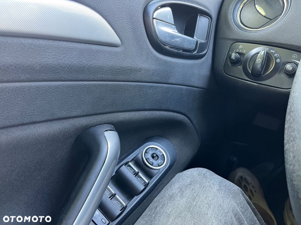Ford Mondeo 1.8 TDCi Ambiente - 9