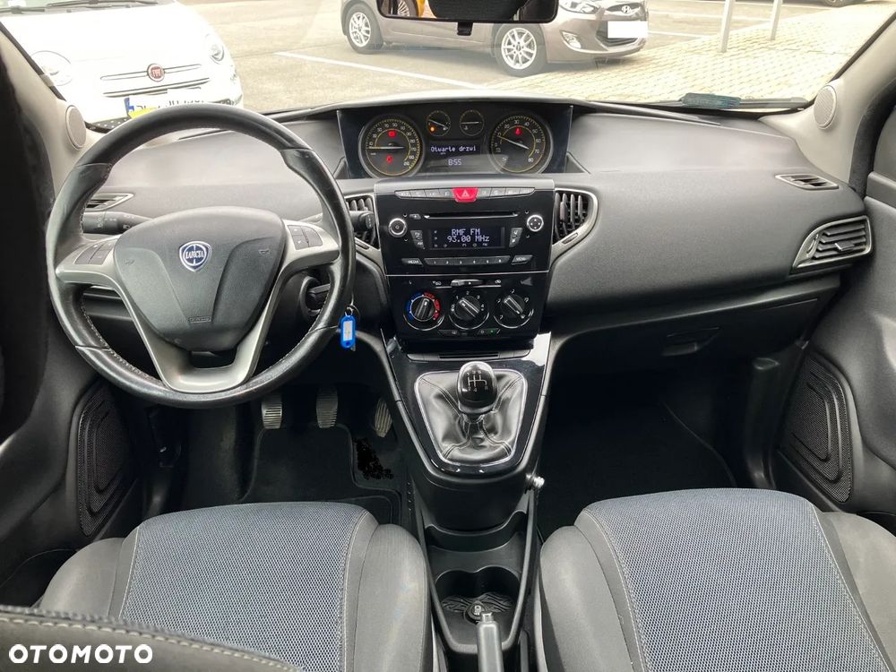 Lancia Ypsilon 1.2 8V Momo S&S - 5