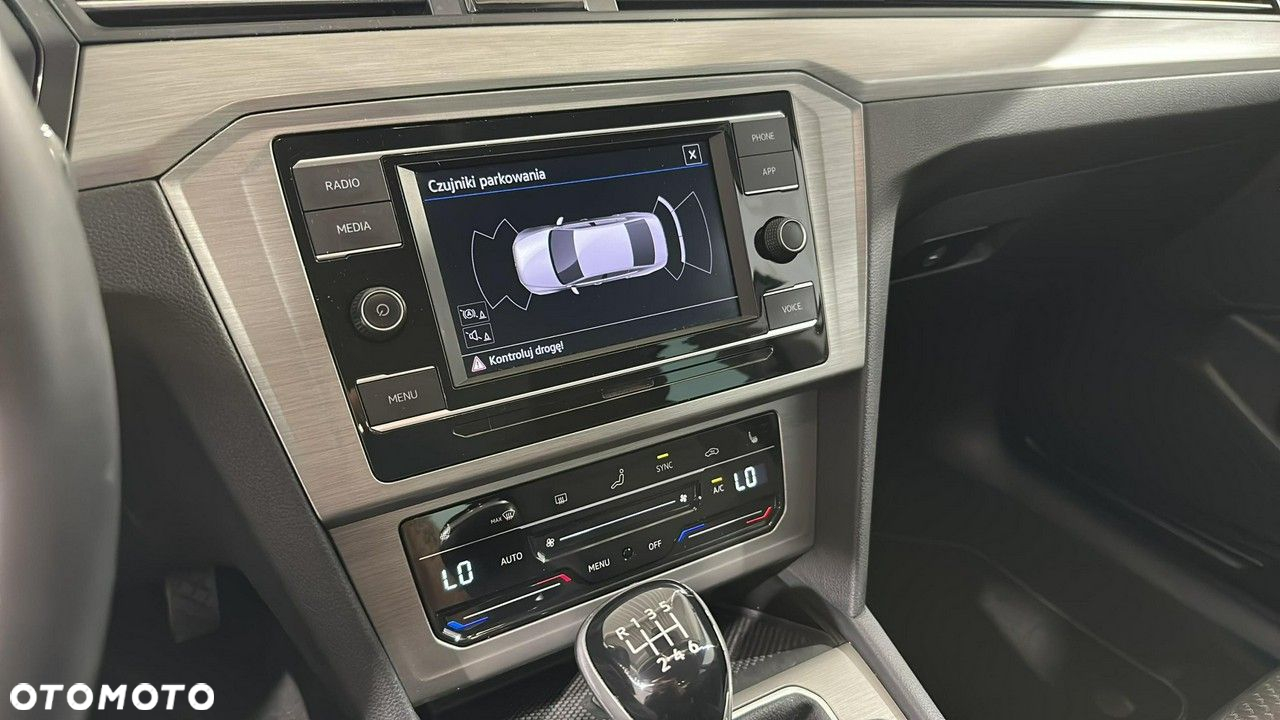 Volkswagen Passat - 19
