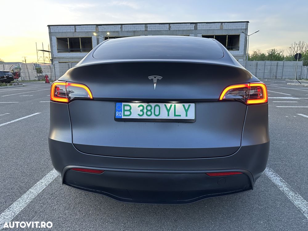 Tesla Model Y - 7