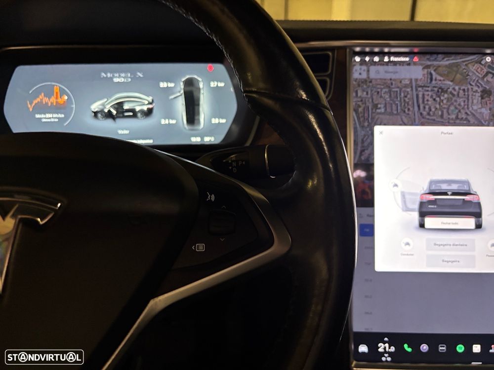 Tesla Model X 90D - 12