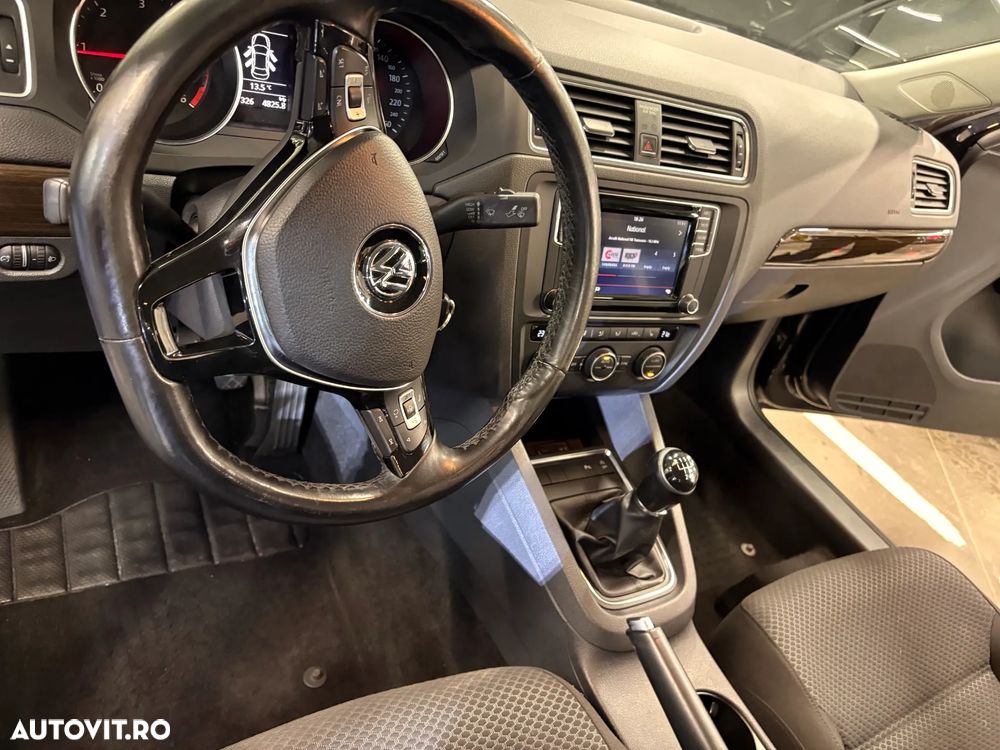 Volkswagen Jetta 2.0 TDI Comfortline - 8