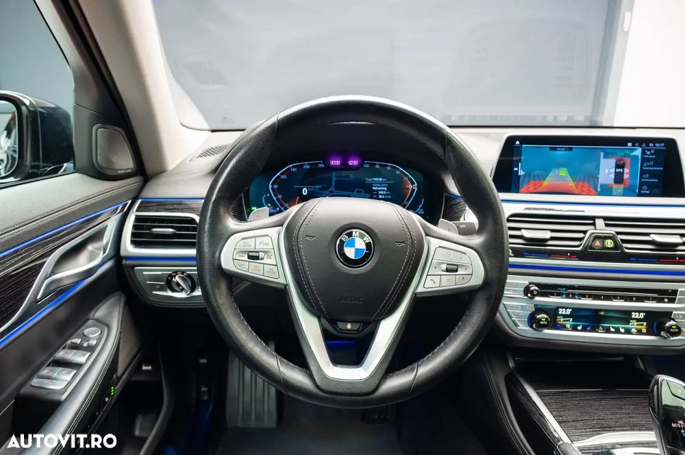 BMW Seria 7 740d xDrive MHEV - 10