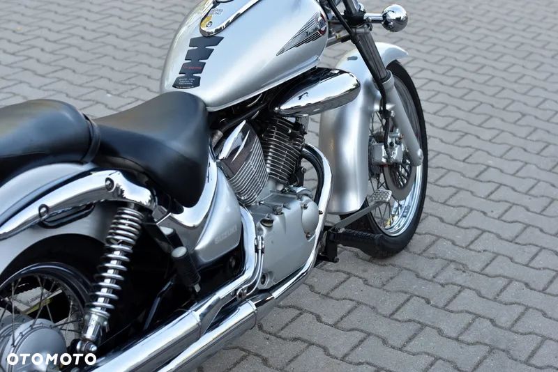 Suzuki Intruder - 16