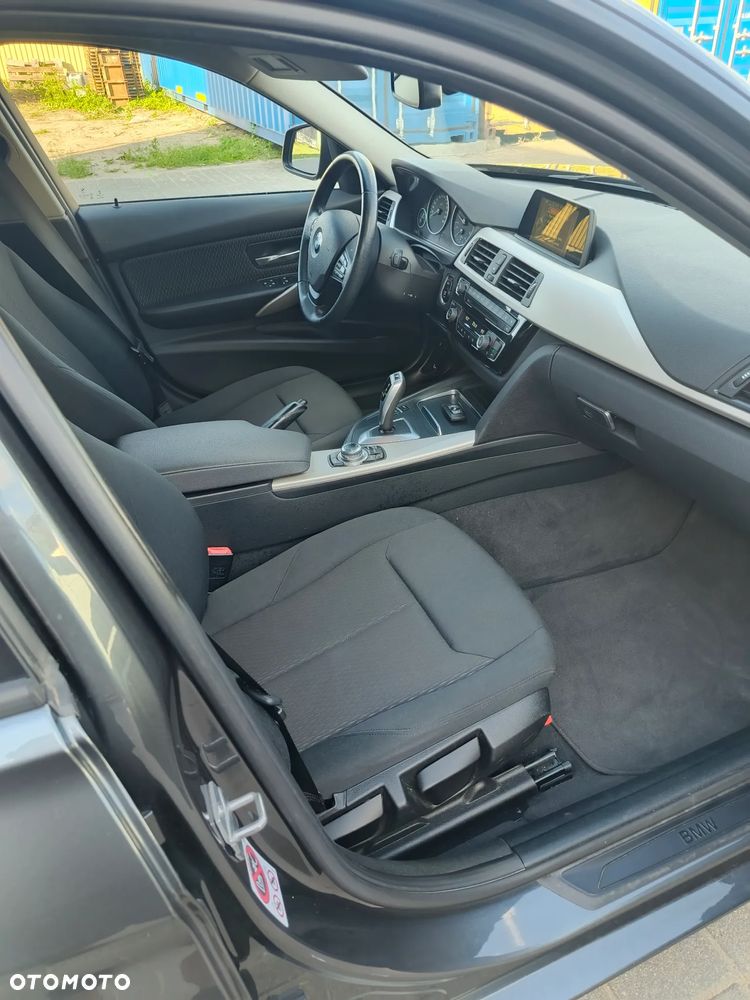 BMW Seria 3 318d - 12