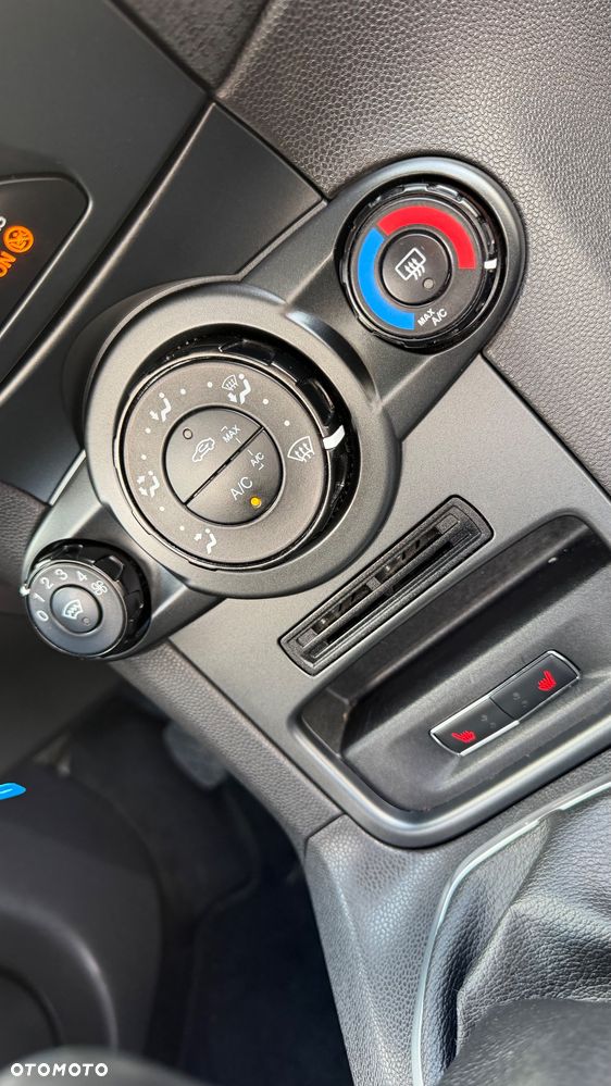 Ford Fiesta - 24