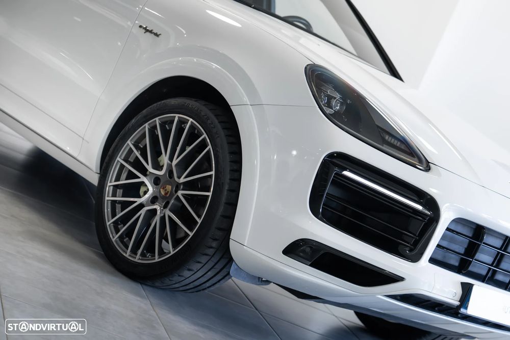Porsche Cayenne Coupé E-Hybrid — photo 5