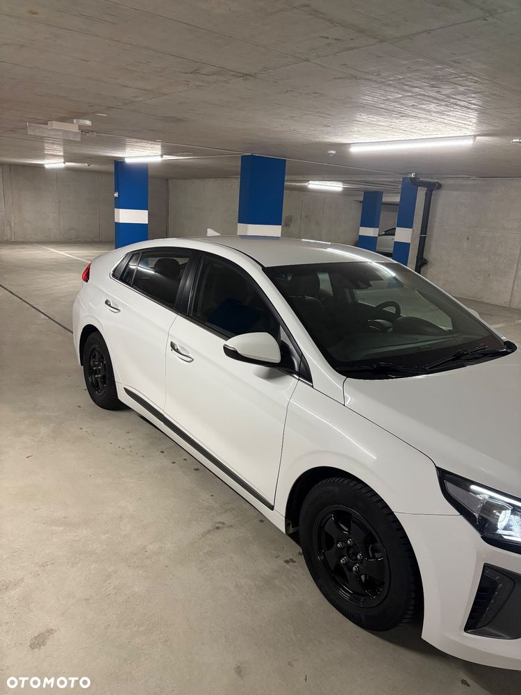 Hyundai IONIQ - 9