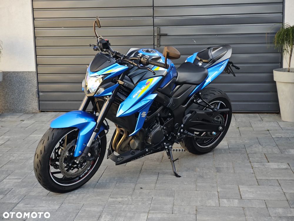 Suzuki GSX - 27