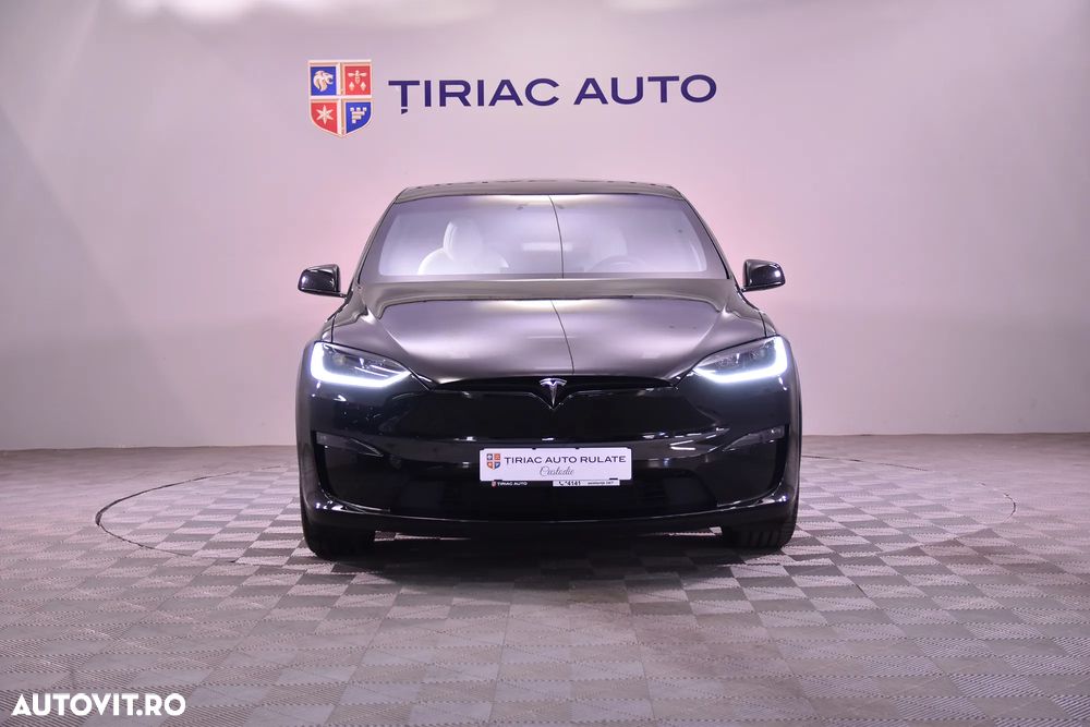 Tesla Model X - 8
