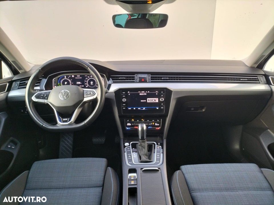 Volkswagen Passat - 12