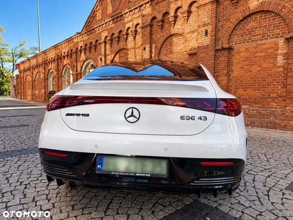 Mercedes-Benz EQE AMG 43 4Matic - 9