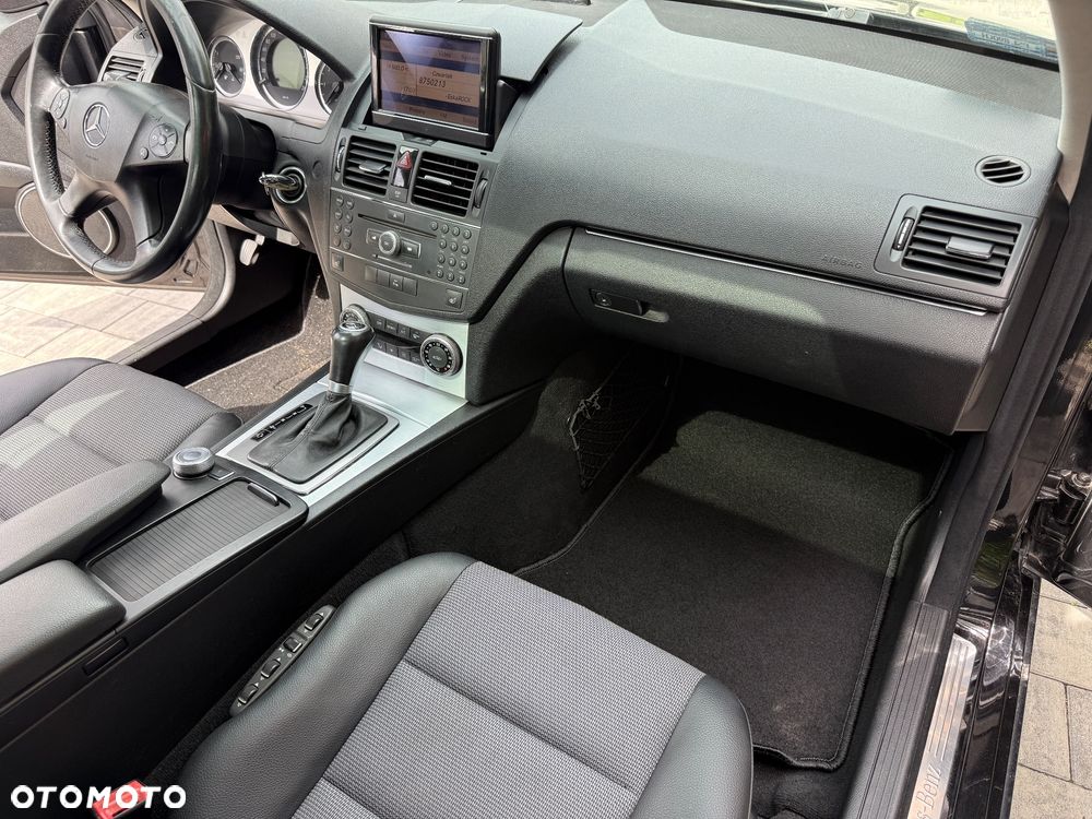 Mercedes-Benz Klasa C ver-200-7g--tronic-avantgarde-edition - 7