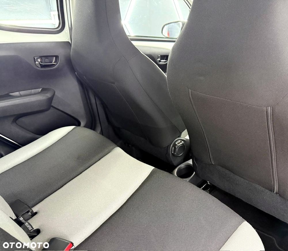 Toyota Aygo x-play touch - 29