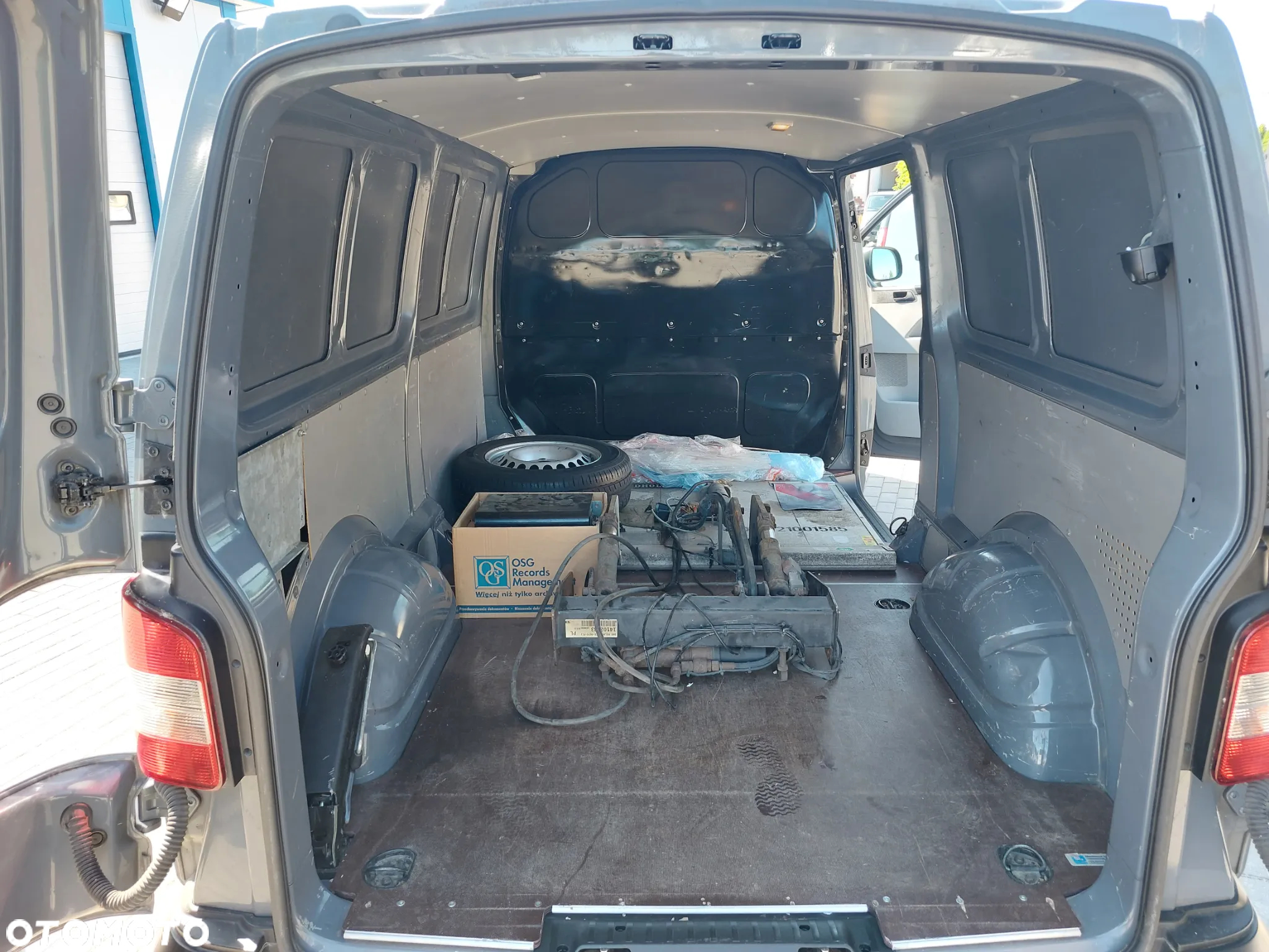 Volkswagen Transporter T5 TDI L2H1 - 18