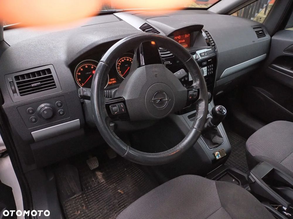 Opel Zafira - 14