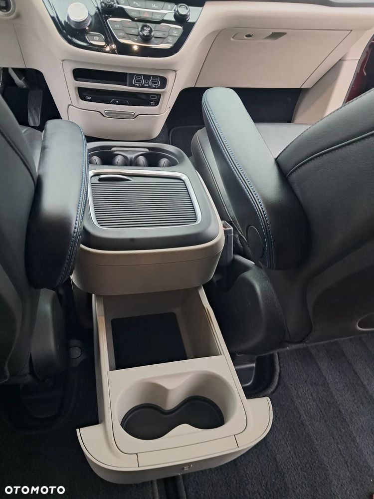 Chrysler Pacifica - 35