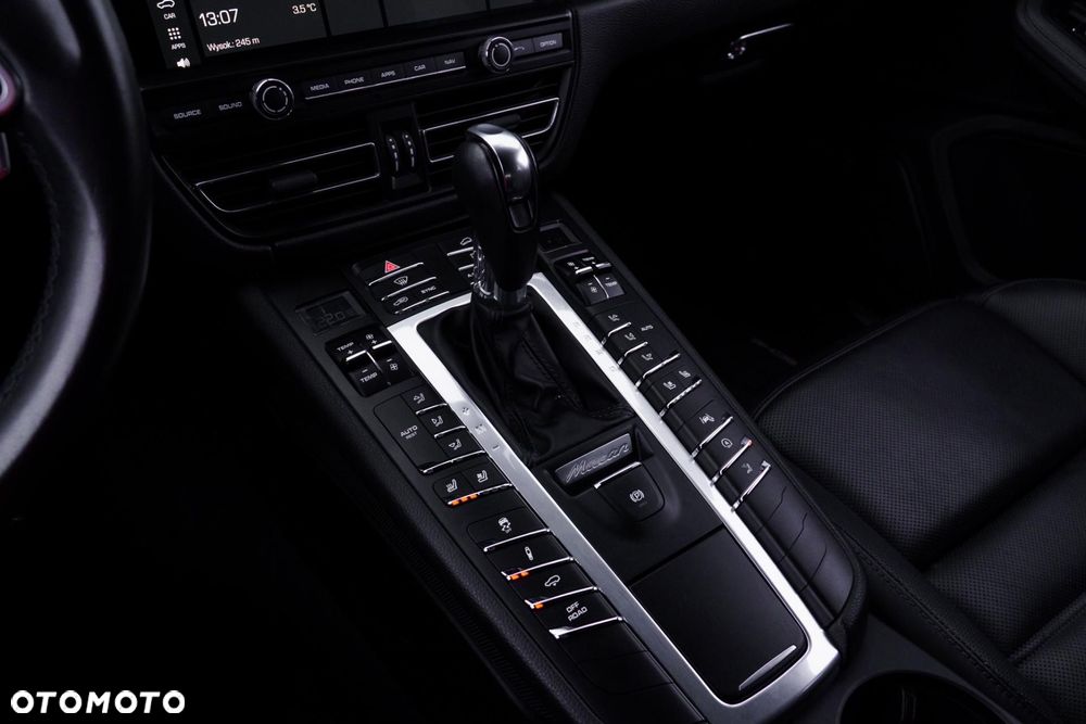 Porsche Macan - 24