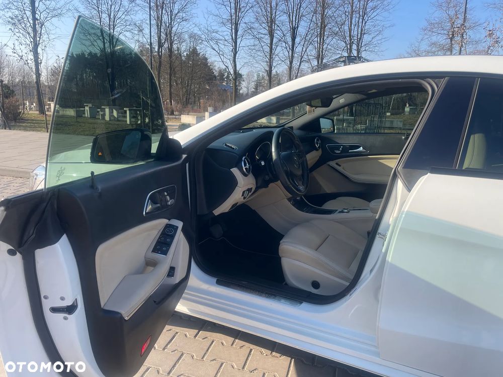Mercedes-Benz CLA 250 7G-DCT Peak Edition - 12