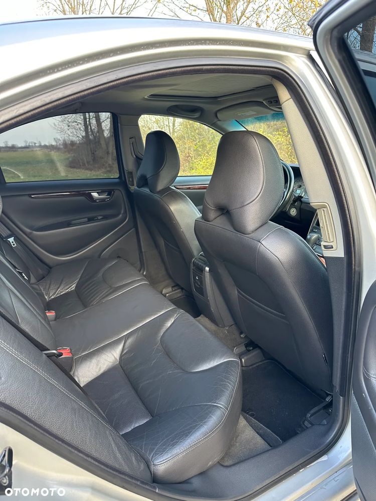 Volvo S60 2.5T AWD Rubin - 13