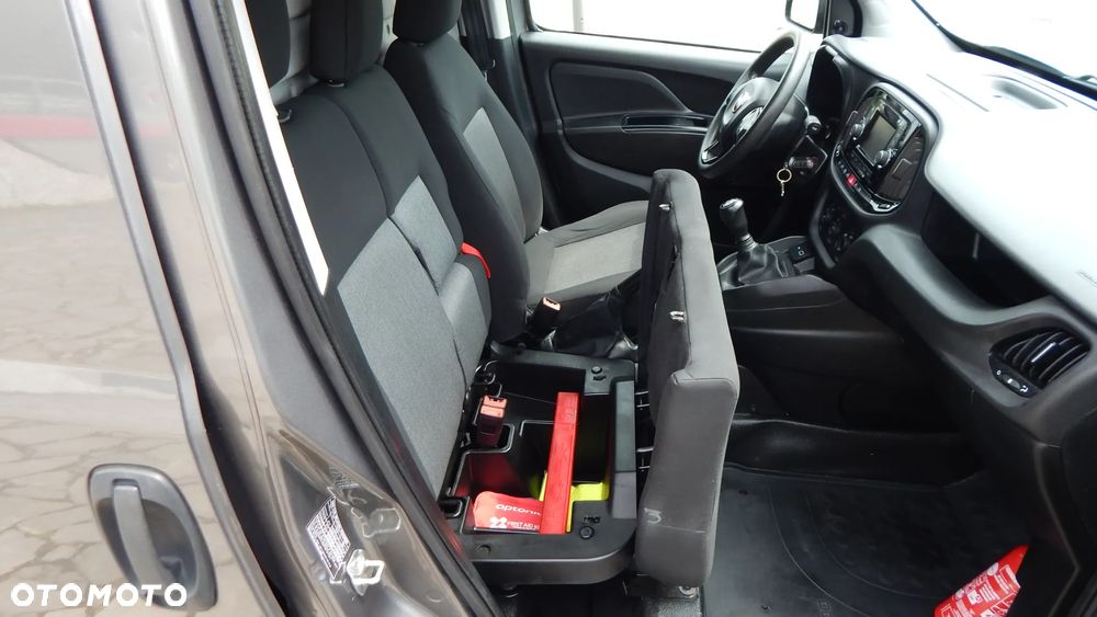 Fiat DOBLO - 17