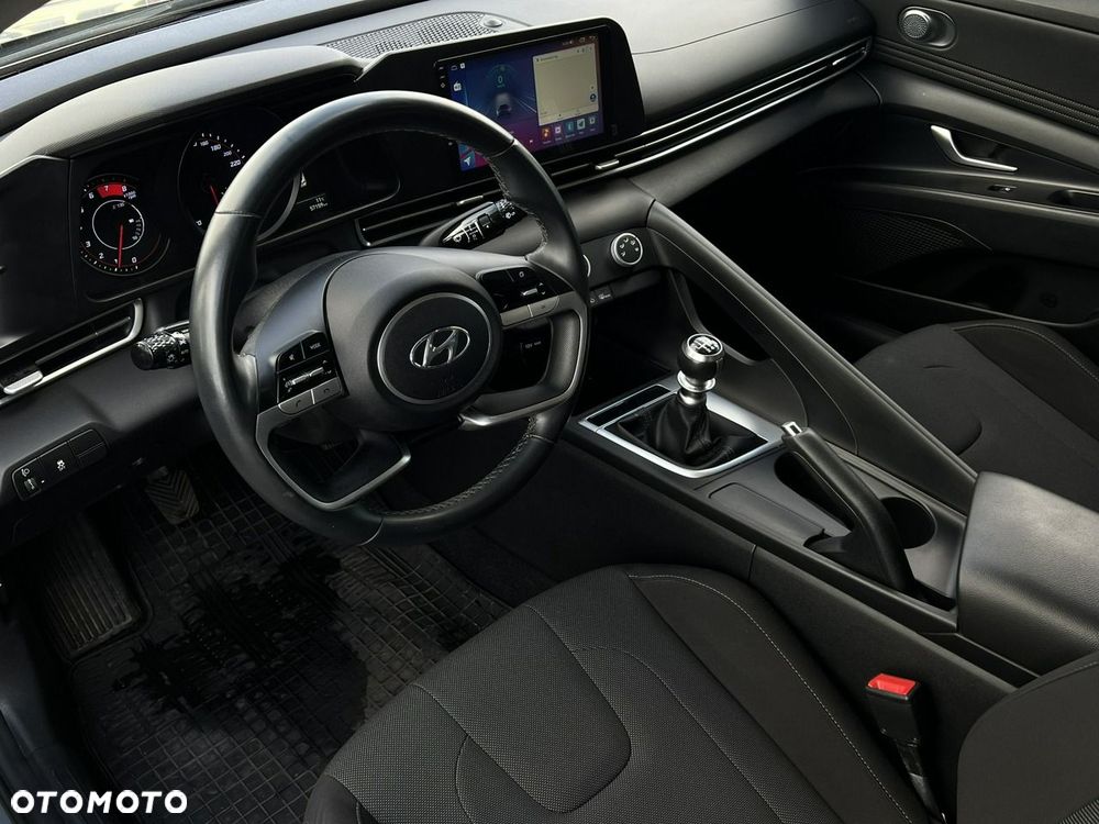 Hyundai Elantra - 8